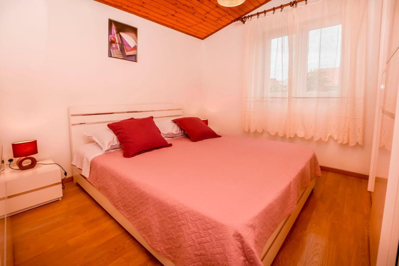 Apartment Mira Примоштен Номер фото